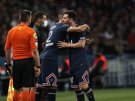 מסי מוחלף בדקה ה-76 (getty)