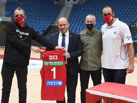 אורחים נכבדים הגיעו לאימון הפועל ירושלים (חיים צח/ לע״מ)