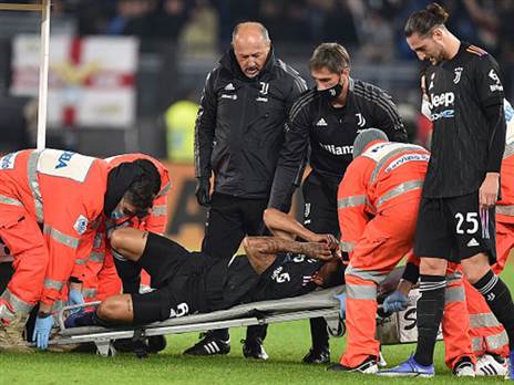 דנילו ברגע הפציעה. כואב (Getty)