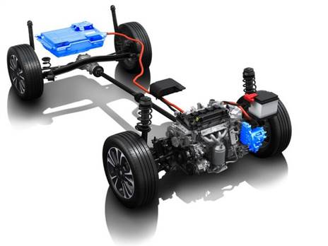 סוללה מאחור ומנוע חשמלי קומפקטי מתחת למכסה המנוע