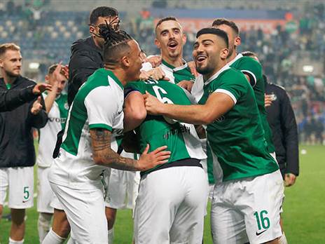 הרוב בטוחים שהמשחק בידיים שלהם. שחקני חיפה (אלן שיבר)