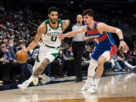 אבדיה נותר ללא תשובות מול טייטום (Getty)