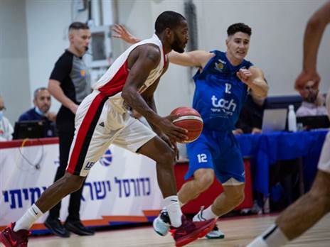 שליטה ביד רמה (יעל אמסילי, מנהלת הליגה הלאומית)