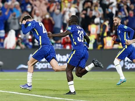 שחקני צ'לסי חוגגים את שער הניצחןן הדרמטי (Getty)