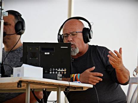 הלו, זה רדיו? בועז קורפל בעמדת השידור