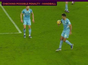 "אפילו בת השלוש שלי יודעת שזה פנדל"