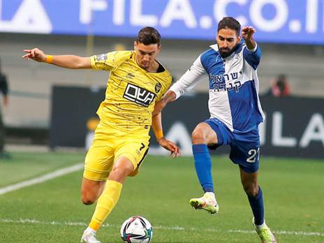 עם תלבושת הרטרו (אלן שיבר)