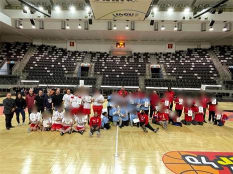 השחקנים ותלמידי בתי הספר