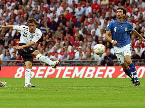 מייקל אואן נגד אריק בנאדו. כבש בארץ (Getty)