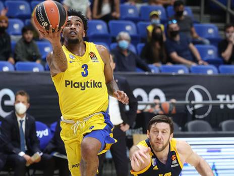 טקס יערך לכבודו. ג'ונס (דני מרון)