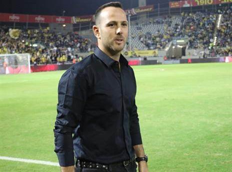 גיא צרפתי. יעמוד על הקווים (אלן שיבר)