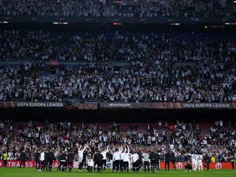 השתלטו על האיצטדיון. אוהדי פרנקפורט (GETTY)