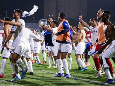 חגגו בסיום. פ"ת (מאור אלקסלסי)