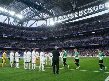 וריאל מדריד כיבדה את מחזיקת הגביע (Getty)