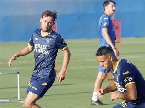 ואן אובריים מתאמן (אלן שיבר)