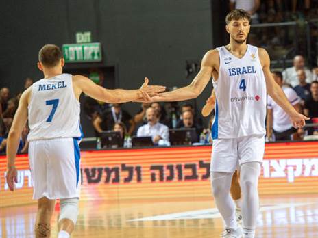 "גודס אמר לנו לשפר את ההגנה". סורקין ומקל (צילום: אלן שיבר)