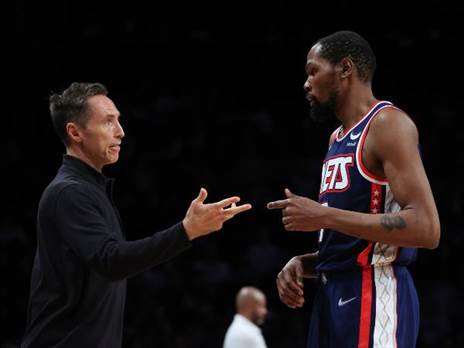 דוראנט ונאש. הכוכב תקע לחברו סכין בגב (GETTY)