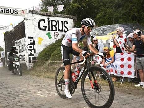 פוגצ'אר פתח פער (Photo by MARCO BERTORELLO/AFP via Getty Images)