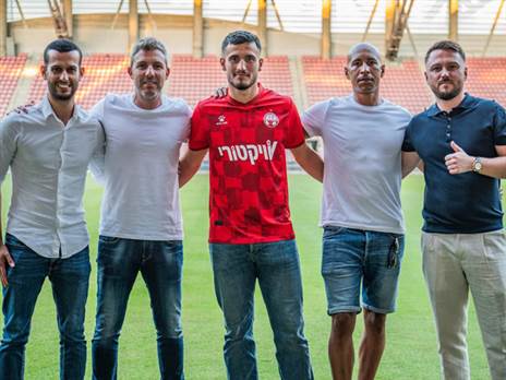 סלימאני עם סוכניו הזרים, בעז גורן המייצג אותו בישראל ומנכ"ל ב"ש, גיא פרימור