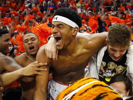 "כולם מעריצים אותך באובורן" (Todd Kirkland)