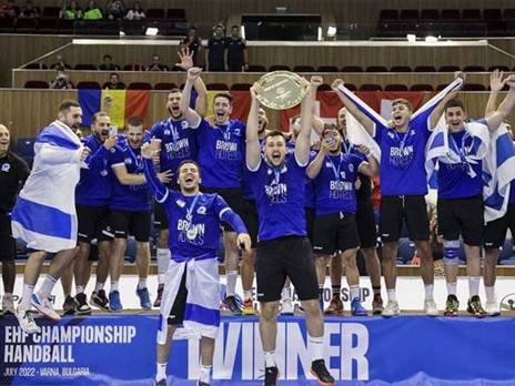 נבחרת העתודה לפני חודש (צילום: EHF)