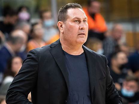 גודס. מקבל גב מפרישמן (צילום: עודד קרני)