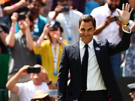 אהוב בווימבלדון, עד הסוף. פדרר נפרד בפעם האחרונה (Photo by ADRIAN DENNIS/AFP via Getty Images)