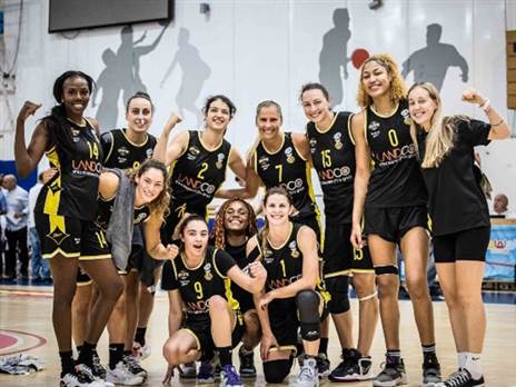 חיוכים ברמלה בסיום (קרדיט: עודד קרני, מנהלת ליגת העל לנשים בכדורסל)