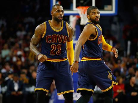 לברון וקיירי. יתאחדו? (Mike Stobe/Getty Images)