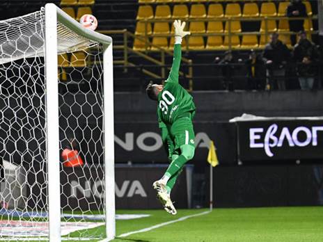 רועי משפתי. יקבל את אפודת השוער הראשון (האתר הרשמי של מכבי חיפה)