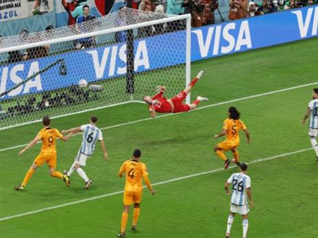 בום (Alexander Hassenstein/Getty Images)