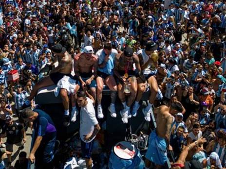 ארגנטינה נצבעה בתכלת ובלבן