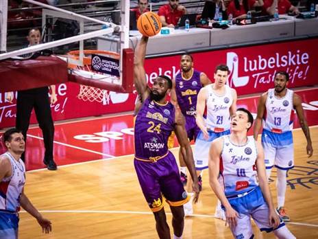 ערב התקפי נהדר גם שלו. ג'ונס (פיב"א)