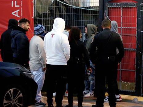 האוהדים לא מרוצים (אלן שיבר)