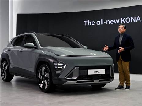 נשיא יונדאי צ'אנג די הון חושף את KONA החדש באירוע מקוון שנערך אמש (צילום: יצרן)