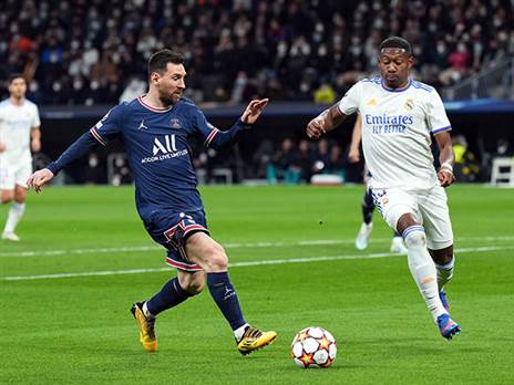 אלאבה ומסי בשמינית גמר ליגת האלופות בעונה שעברה (Angel Martinez/Getty Images)