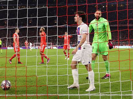 "באיירן בעטה בפ.ס.ז'" (GETTY)