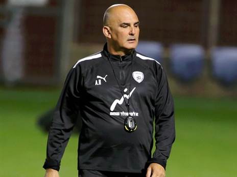 חזן. שם את מבטחו בגלזר (אלן שיבר)