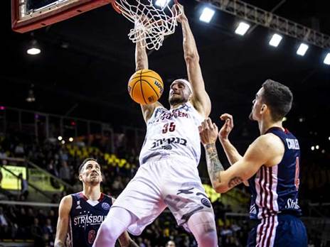 הנקינס עוד משחק טוב (FIBA)