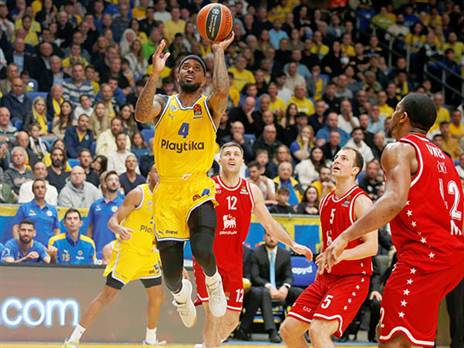 בראון. נהדר כבר מהפתיחה (אלן שיבר)