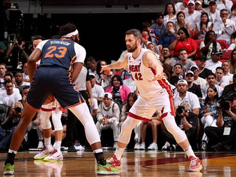 שתי הקבוצות התקשו לקלוע (Issac Baldizon/NBAE via Getty Images)