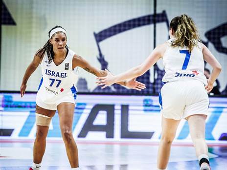 ג'ני סימס וגילי אייזנר (קרדיט: FIBA)