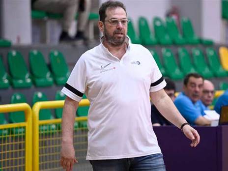 מרוצה ממה שראה במחנה. דרוקר (האיגוד היווני)