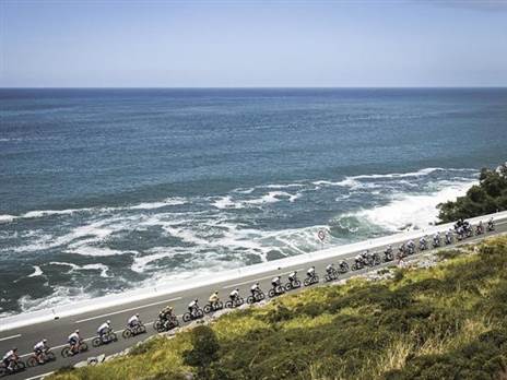 הרוכבים בטור דה פראנס ממבט על | צילום: פולין באלט, ASO