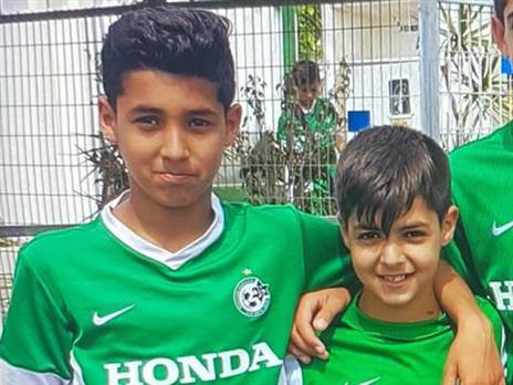 ענאן ואחיו במדי חיפה. התחילו בגיל צעיר (אלבום פרטי)