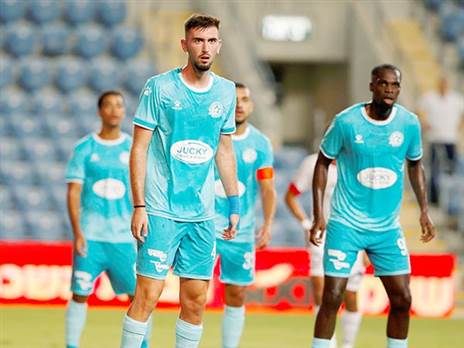 שחקני פ"ת. מתחממים (אלן שיבר)