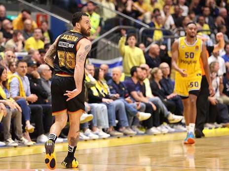 "יצא בלילות, נרדם באסיפות" (GETTY)