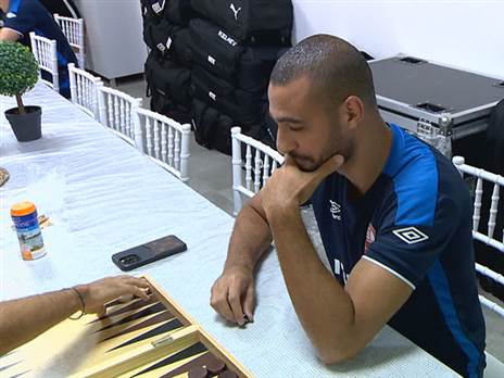 ספורי. תקרית השש-בש לא עזרה