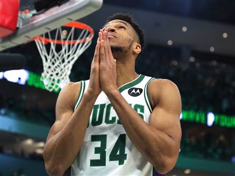 יאניס. קיבל את העזרה שביקש (Getty)