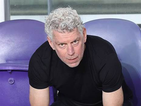 מחזק מרחוק. גולדהאר (ברני ארדוב)